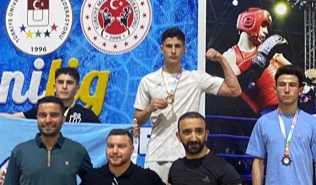 Van YYÜ'den iki sporcu, muaythai şampiyonasında Türkiye birincisi oldu