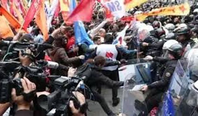İstanbul Valiliği İzinsiz gösteri için toplananlardan 384'ü gözaltına alındı
