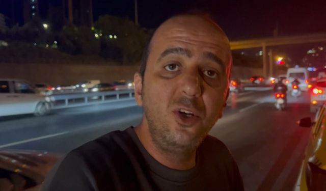 Bağcılar’da emniyet şeridindeki taksiye çarpan motosikletli yaralandı.