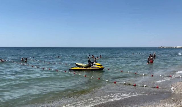 Büyükçekmece'de boğulma tehlikesi geçiren genç yaşam mücadelesi veriyor