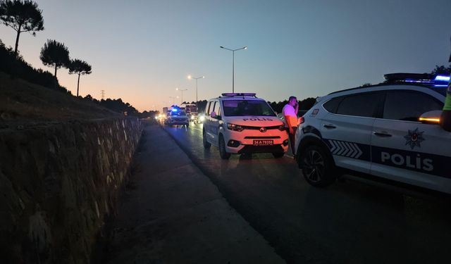 Eyüpsultan'da motosiklet hafriyat kamyonu ile çarpıştı: 1 ölü, 1 ağır yaralı