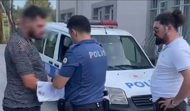 Küçükçekmece'de ehliyet sınavına düzenekle giren aday yakalandı