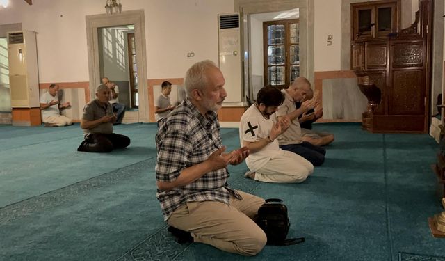 Orman yangınlarının sona ermesi için camilerde dua edildi
