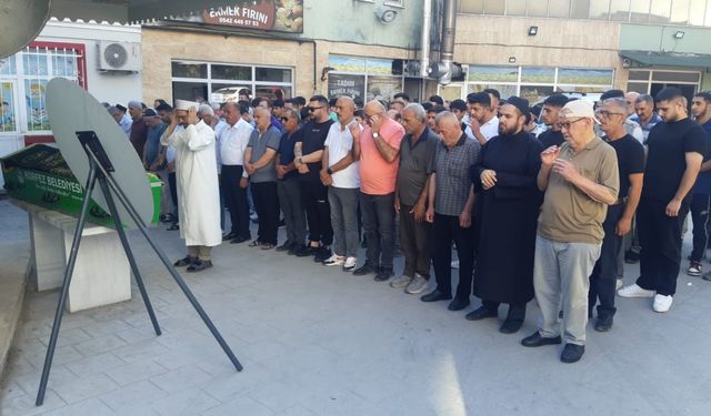 Otomobil, bariyerlere çarparak takla attı; 2 ölü, 3 yaralı (2)