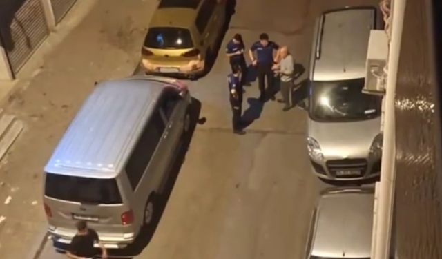 Sultangazi'de park halindeki araca silahlı saldırı güvenlik kamerasında
