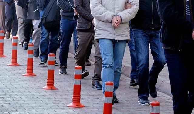 Bakan Yerlikaya 32 organizatör ve 572 düzensiz göçmen yakalandı