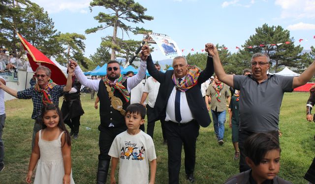 664. Domaniç Yağlı Güreşleri'nde başpehlivan Nedim Gürel oldu