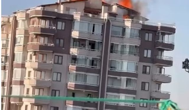 Ankara'da 12 katlı binadaki çatı yangını korkuttu
