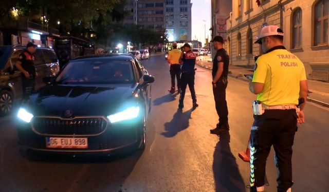 Kadıköy'de helikopter destekli 'Huzur İstanbul' denetimi