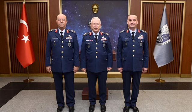 Muharip Hava Kuvveti Komutanlığı'nda devir teslim töreni