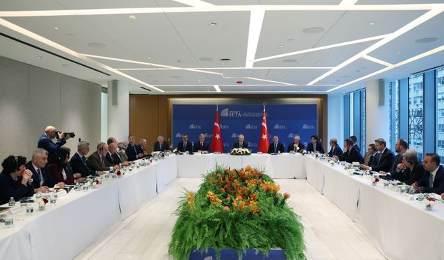 Cumhurbaşkanı Erdoğan, ABD'li düşünce kuruluşu temsilcileriyle Türkevi'nde bir araya geldi