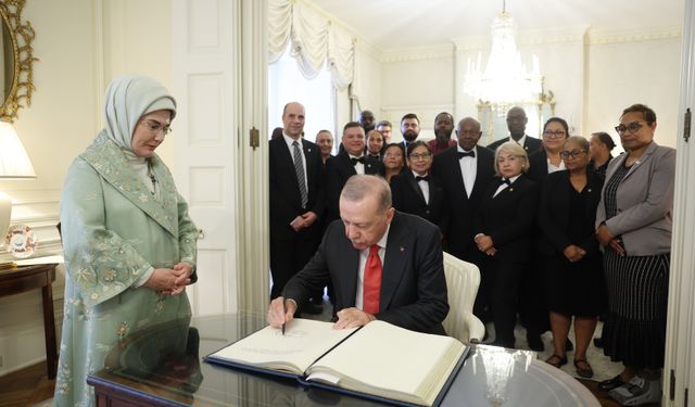 Cumhurbaşkanı Erdoğan, Blair House çalışanlarıyla hatıra fotoğrafı çektirdi