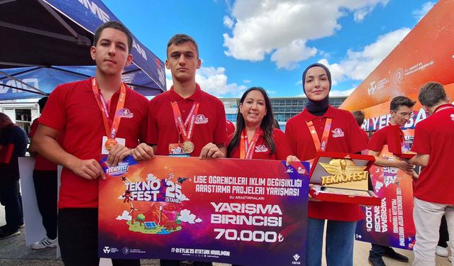 Liseli öğrenciler ödüllerini Cumhurbaşkanı Erdoğan'dan aldı