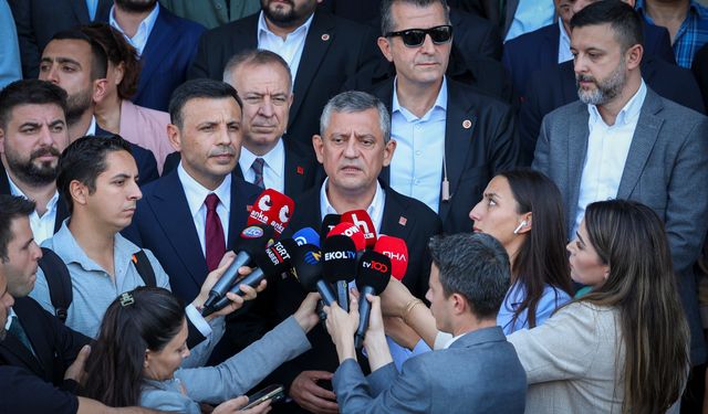 Özgür Özel İstanbul Adalet Saray'ı önünde açıklama yaptı