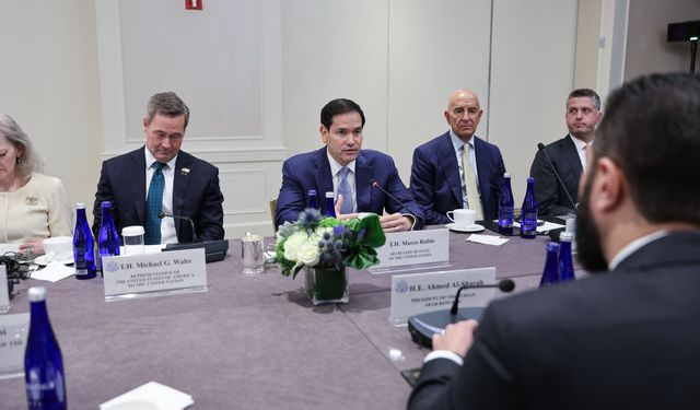 Suriye Cumhurbaşkanı Şara, ABD Dışişleri Bakanı Rubio ile görüştü