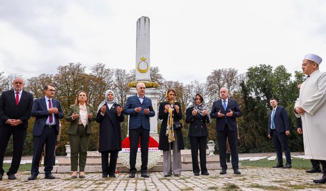 TBMM Başkanı Kurtulmuş, Budapeşte'de Galiçya Türk Şehitliği'ni ziyaret etti