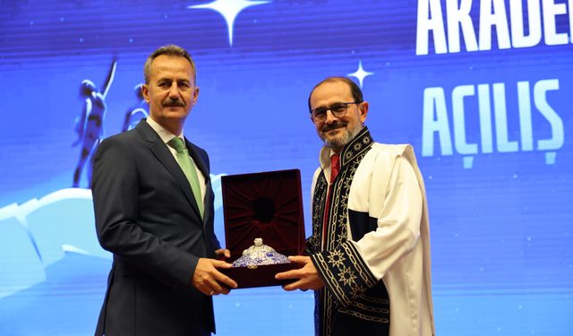 YTÜ'de yeni akademik yıl Haluk Görgün'ün ilk dersiyle başladı