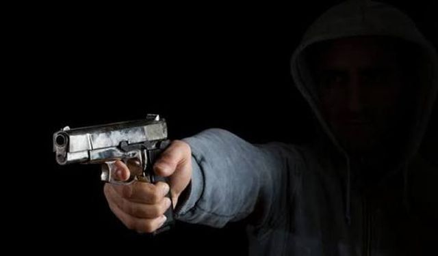 Van'da barışmak için gittikleri evde silahlı saldırıya uğradılar: Anne ve 2 oğlu öldü
