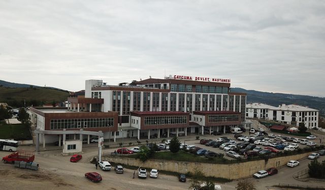 16 yaşındaki çocuk, karın ağrısı şikayetiyle geldiği hastanede doğum yaptı