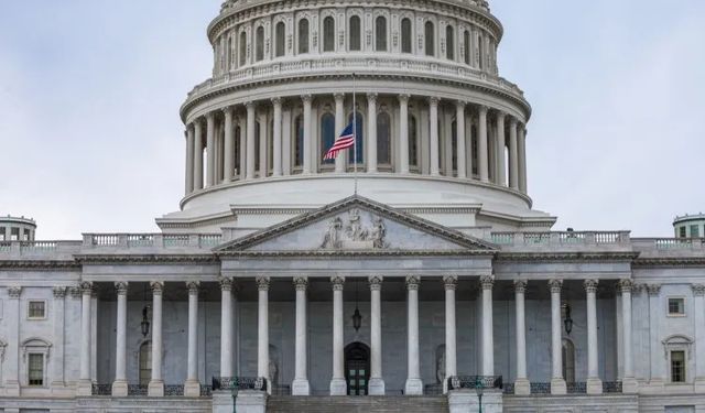 ABD'de federal hükümet resmen kapandı