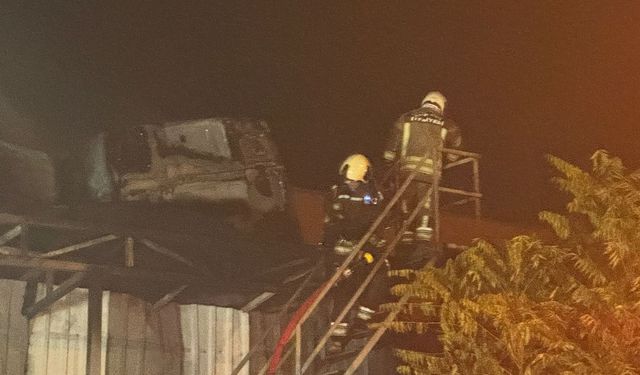 Ankara'da oto tamirhanesinde yangın; iş yerindeki araçlar zarar gördü