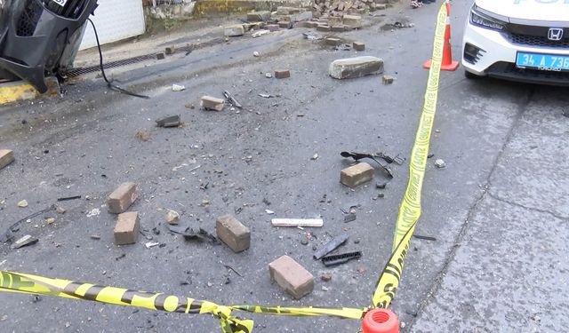 Beylikdüzü'nde kaldırımda yürüyen yayaya otomobil çarptı; 1 ölü 2 yaralı