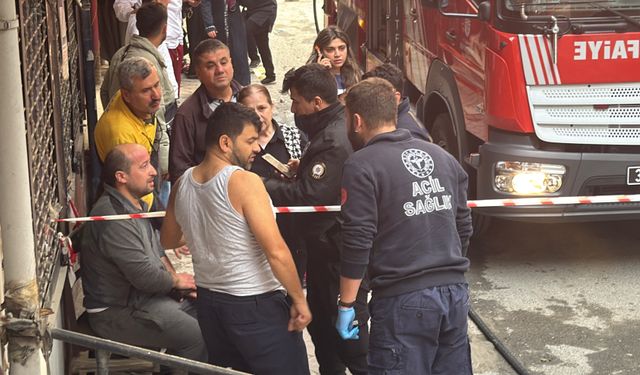 Beyoğlu'nda değişim sırasında parlayan tüp evi yaktı: 1 yaralı