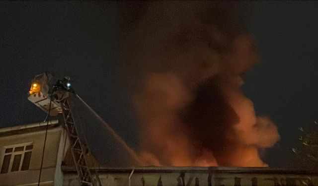 Beyoğlu'nda sevgilisinin iş yerine almadığı kadın binayı kundakladı