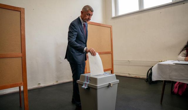 Çekya'daki genel seçimi eski Başbakan Babis'in partisi ANO önde tamamladı