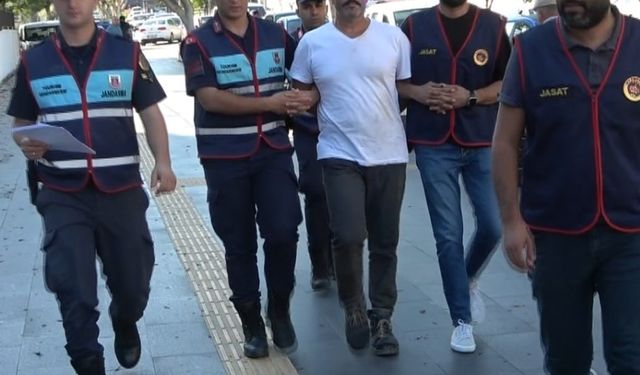 Çöp toplarken tartıştığı mesai arkadaşını bıçakla öldürdü