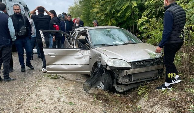 Düğün konvoyunda takla atan otomobilin sürücüsü öldü