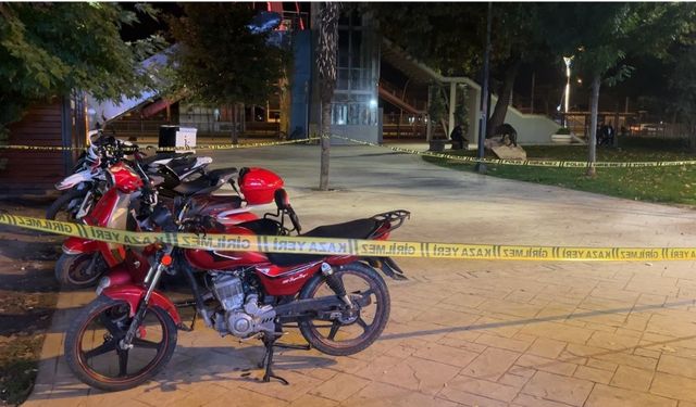 Eğlence mekanında çıkan ve caddeye taşan kavgada 2 kişi tabancayla vuruldu