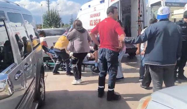 Eski eşi ile onun yanındaki kişiyi bıçaklayıp, kaçtı