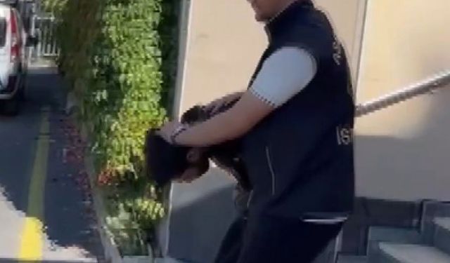 Fatih'te iş yerindeki kasayı açamayınca taşıyarak çaldılar