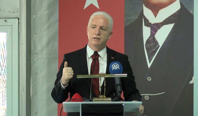 İstanbul Valisi Davut Gül, Üsküdar Kaymakamlığı Kitap Fuarı'nın açılışına katıldı