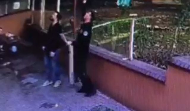 İtfaiyeci, AVM balkonundan atılan içi dolu pet şişeden son anda kurtuldu