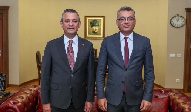 Özgür Özel: Kardeş partimiz CTP'nin lideri Tufan Erhürman'ı yürekten kutluyorum