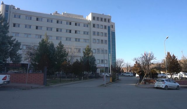 Siirt'te eşi ile amcasını öldürüp, 3 akrabasını yaraladı