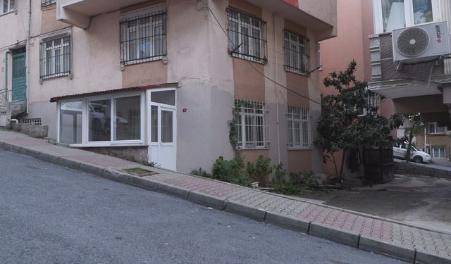 Sultangazi'de balkondan düşen kadın ağır yaralandı; eşi tutuklandı
