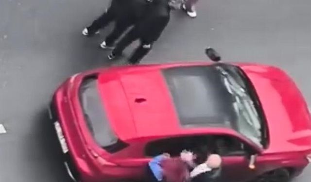 Beylikdüzü'nde kadın sürücülerin yol kavgası kamerada