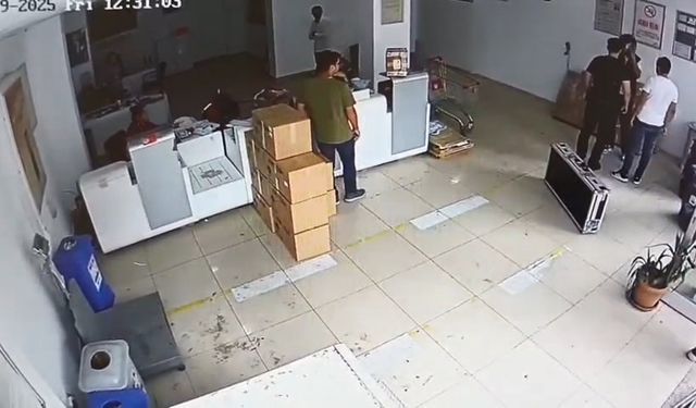 Büyükçekmece'de kendini kargo çalışanı olarak tanıtıp teslimat kodu istedi, şubeden kargoları alırken yakalan