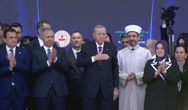 Cumhurbaşkanı Erdoğan: Bugün 9 bin 200 aracı daha sizlerin hizmetine veriyoruz