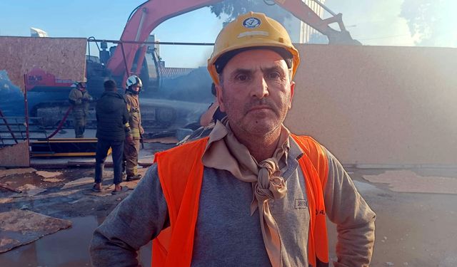 İzmir'de inşaat şantiyesinde yangın; alevler 2 otomobile sıçradı