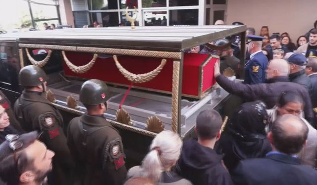 Şehit Gökhan Korkmaz'ın naaşı helallik için evinin önüne getirildi