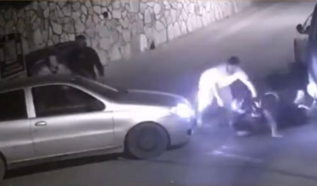 Üsküdar'da yol verme tartışmasında çarptığı otomobilin sürücüsü tarafından darbedildi