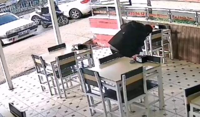 Boğazına şeker takılan çocuğu, Heimlich manevrasıyla kurtardı; o anlar kamerada