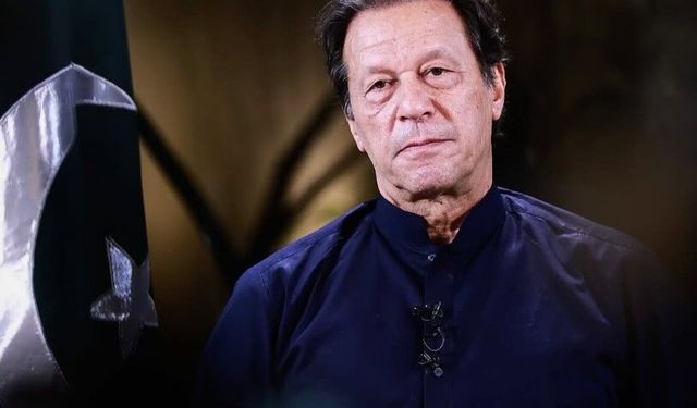 Eski Pakistan Başbakanı Han ile eşine 17'şer yıl hapis cezası