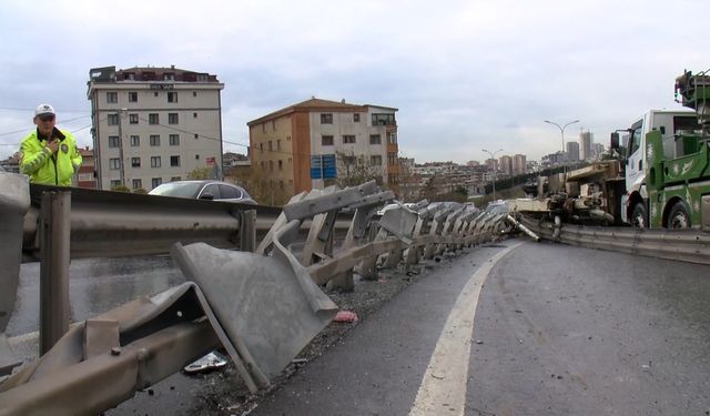 Maltepe'de beton pompası taşıyan kamyon bariyerlere çarparak devrildi