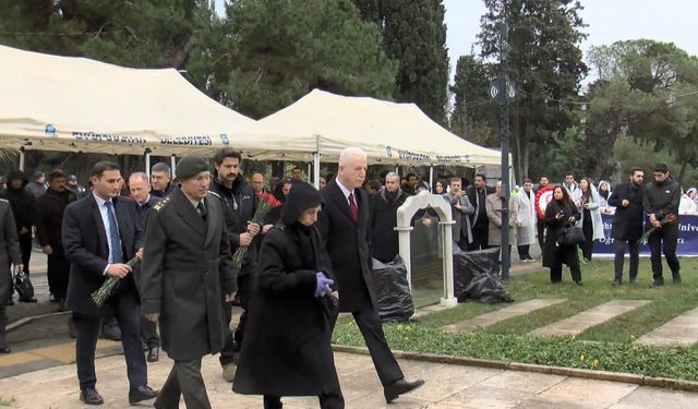 Mehmet Akif Ersoy vefatının 89'uncu yılında mezarı başında anıldı