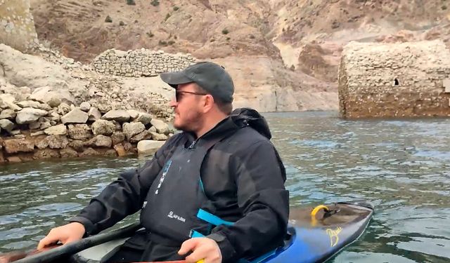 Su altındaki tarihi kaleye kanoyla yolculuk